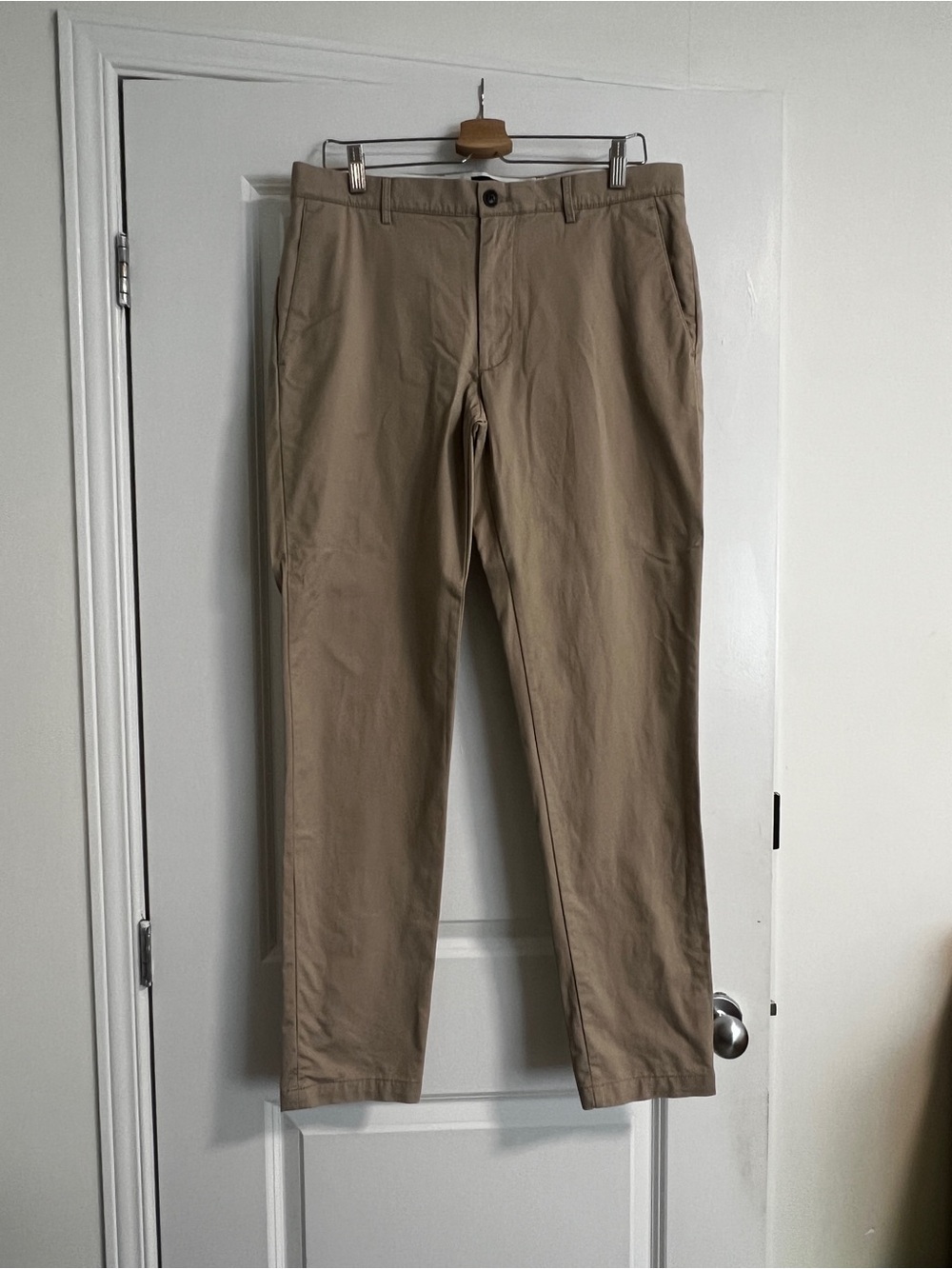 Club Monaco Men's Khaki Chinos in Light Tan